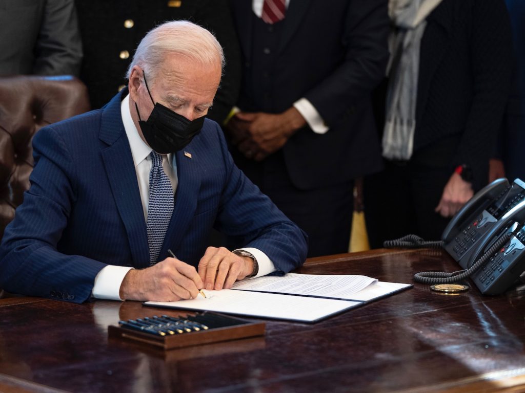 Jose Biden Crypto Executive order signing